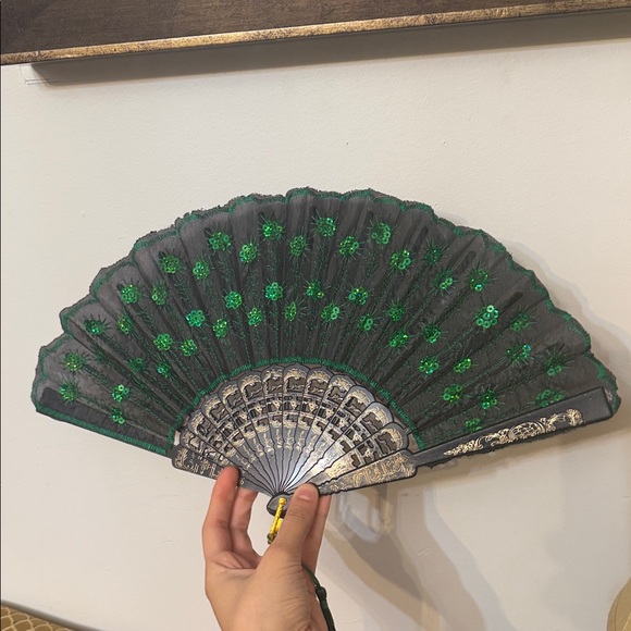 Elegant Green and Black Hand Fan - Picture 4 of 14